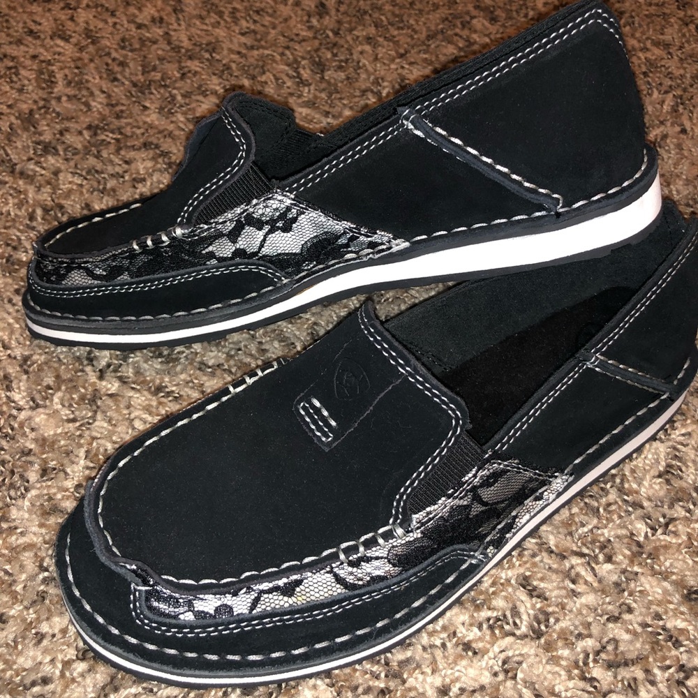 Brand new, never worn! Ariat Cruisers size 7